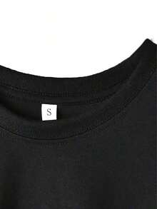 Soft, Breathable, And Lightweight For All-Day Comfort. Personalized T-Shirts With A Heart Shape And Text – Perfect For Mother's Day, Pregnancy Announcements, Or As Matching Sets For Family Gatherings. Made From Soft, Stretchy, Machine-Washable Fabric, These Maternity T-Shirts Are Suitable For All Seasons. The Classic Crew Neck And Relaxed Fit Flatter All Body Types And Pair Easily With Jeans, Shorts, And Leggings. - 黑色 - 查看 11