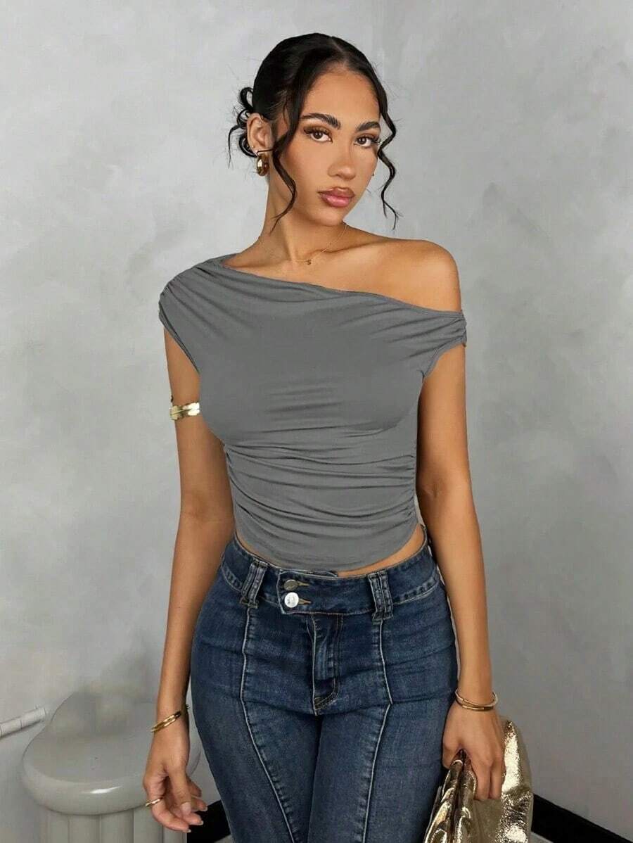 Blusa de verano con hombros asimétricos fruncidos en unicolor para mujer - Gris Oscuro - Ver 1
