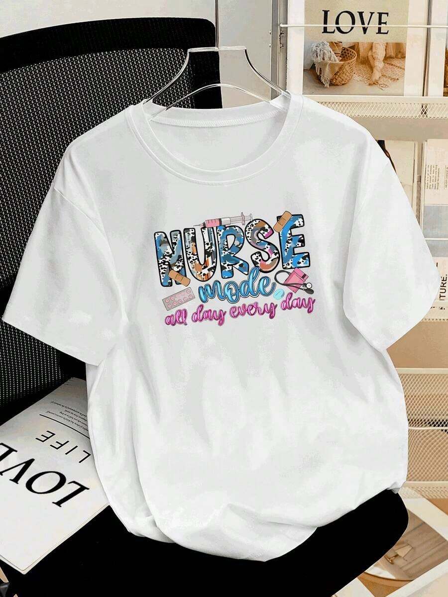 Women's T-Shirt With A Fun Nurse Mode Design Featuring A Medical Print, Perfect For Nurses. Comfort And Style In One Garment. - 白色的 - 查看 1