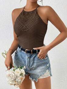 Frenchy Top sin mangas ajustado con cuello de halter y encaje de contraste para vacaciones de mujer - Café integral - Ver 4