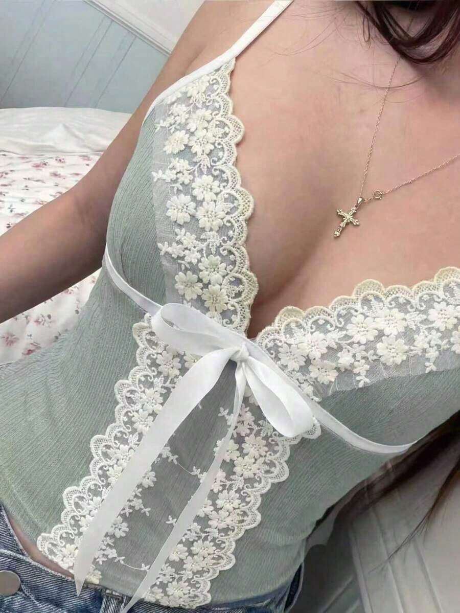 Camiseta de tirantes finos elegante de mujer con encaje bordado y parches, de tela de jacquard de punto de unicolor.Camiseta elegante y casual para vacaciones de verano - verde menta - Ver 1
