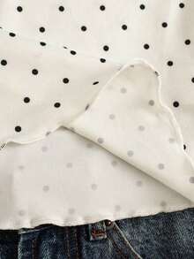 Camiseta de mujer de manga corta con cuello en V y lunares blancos de encaje, top corto con cintura fruncida y volantes en el bajo, estilo dulce y picante - Blanco - Ver 3