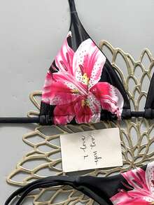 黑色百合花印花露背吊带上衣和侧系带丁字裤比基尼套装，适合度假海滩夏季穿着，红色 - 紅色 - 查看 4