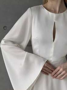 Short French Satin Party Dress With V-Neck, Open Back And Bell Sleeves, Fitted Waist - 白色 - 查看 6