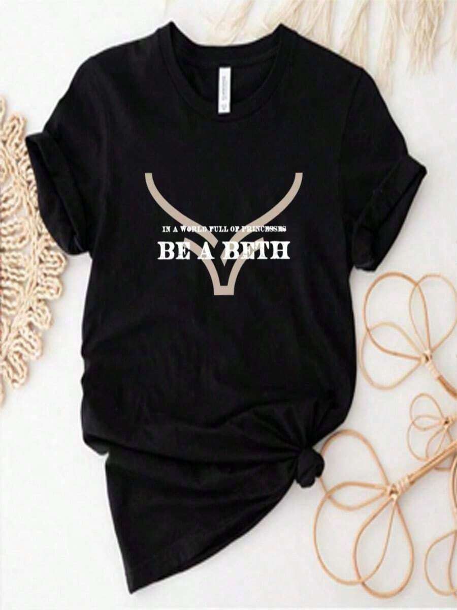 Printed T-Shirts For Women, Oversized Urban-Style Tops, Comfortable And Stylish Summer Tees That Go With Everything. T-Shirts With Slogans Like "In A World Of Princesses, Be Beth," "Boho Cow Skull Howdy," "Wild West," And "Yellowstones Duttons Ranch." - 黑色 - 查看 1