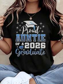 Camiseta de Graduación para Mujer con Diseño Brillante de Gorro de Graduación, Regalo de Celebración para Familiares, Ropa para Fiesta de Graduación, Patrón "Tía Orgullosa y Suave de un Graduado de 2026". - Negro - Ver 1