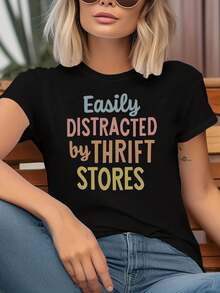 Women's Tops, Women's T-Shirts, Mother's Day, Casual Blouses For Ladies, Women's Tops, 2000s Style, "Easily Distracted By Thrift Stores" - A Fun And Stylish Short-Sleeved T-Shirt For Women, Perfect For Casual Outings And Get-Togethers With Friends. - 黑色 - 查看 6