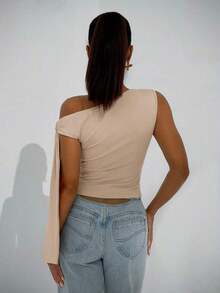 Blusa elegante de mujer con cuello asimétrico y hombro oblicuo con lazo, adecuada para uso diario, citas, salidas, discoteca, fiestas y reuniones - Caqui - Ver 2