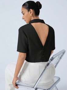 Nueva chaqueta elegante y sofisticada de tela texturizada con cuello de solapa, diseño de espalda cruzada, cintura corta y mangas cortas para estilizar la figura de la mujer - Negro - Ver 5