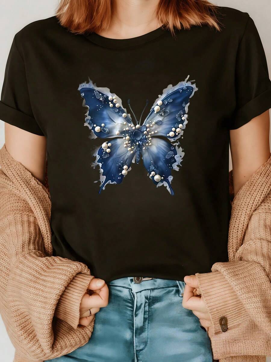 Blue Butterfly Adorned With Pearls Symbolizing Freedom, Transformation, And Feminine Beauty, Reflecting A Connection With Nature And Inner Power. A Modern And Comfortable Casual Women's T-Shirt For Everyday Wear. - 黑色 - 查看 1