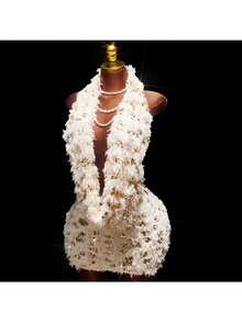 Women's White Dress With Feathers And Gold Sequins, Deep V-Neck Halter Neckline, Fitted Mini Bodycon Design, Glamorous Sexy Style Ideal For Evening Parties, Graduations And Winter Festive Events, Dazzling Look Perfect For Celebrations And Elegant Dinners - 白色 - 查看 1