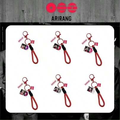 <ARIRANG>亚克力钥匙扣，可挂在背包或书包上。独特的装饰品，是送给粉丝的完美礼物。