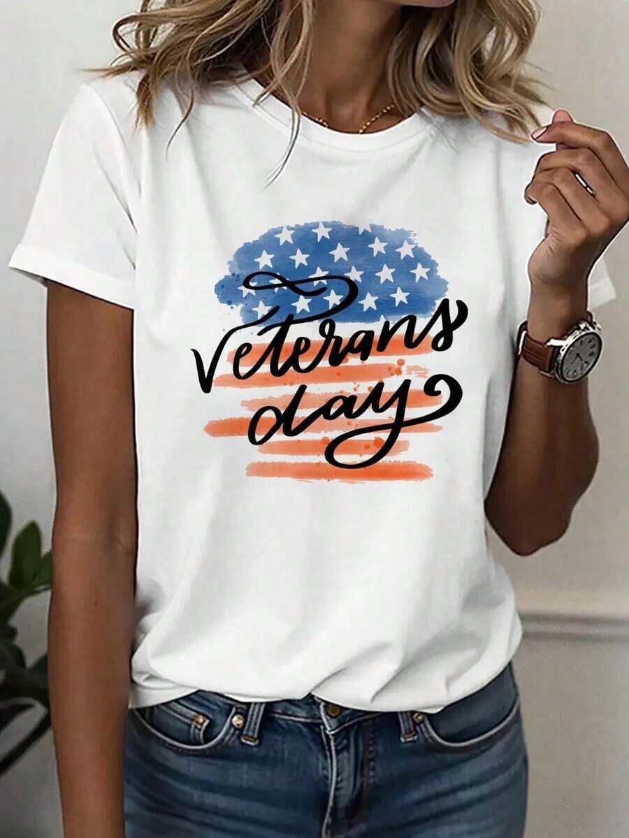 Women's Soft Graphic T-Shirt, Casual Sports Tee, Crew Neck, Veterans Day Commemorative Tee, Watercolor Flag, Handwritten Font, Festive Outfit, Veterans Day Theme, Comfortable All-Season Top, 100% Cotton - 白色的 - 查看 1