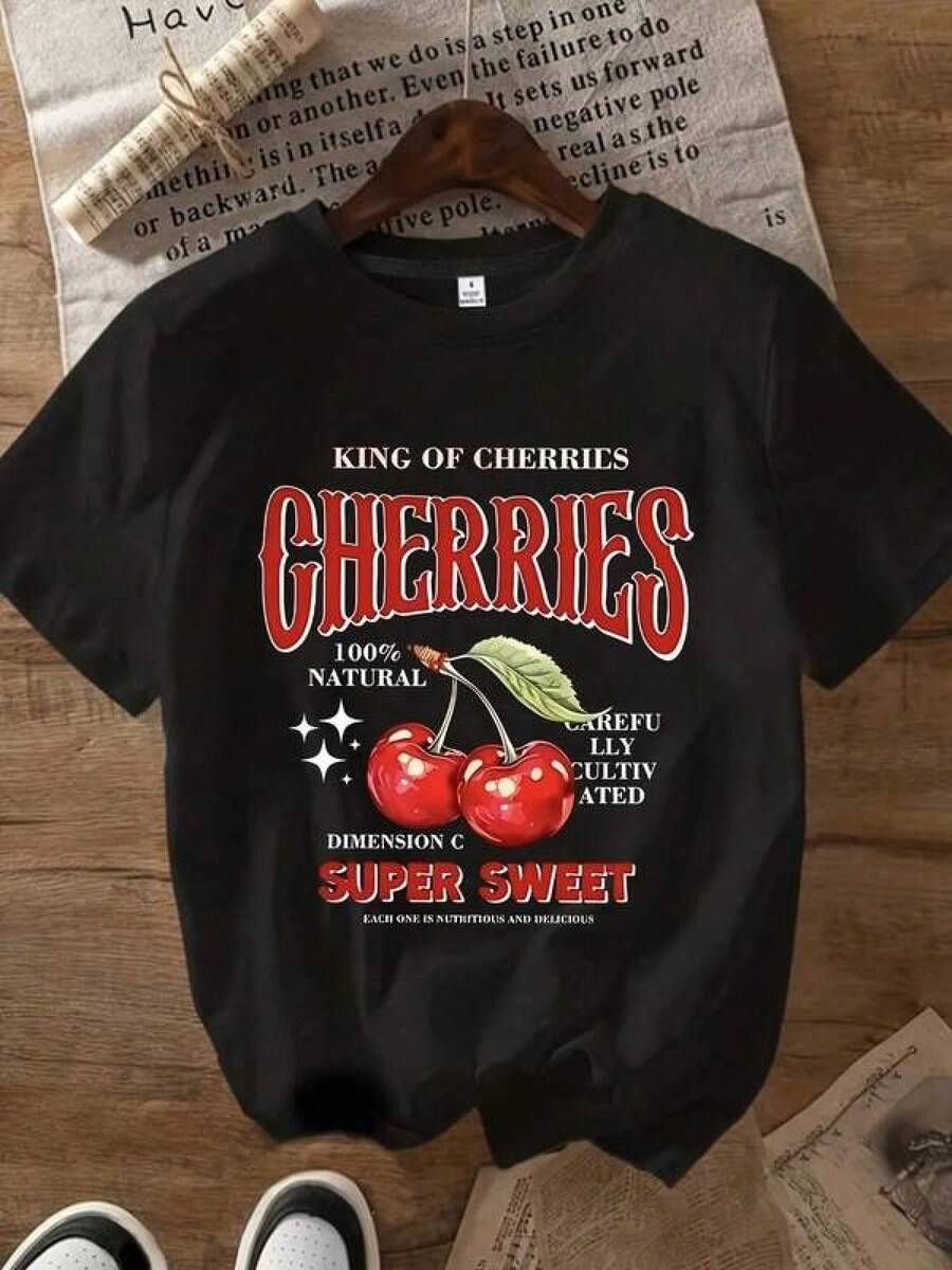 100% Algodón Premium 180g : Camiseta Y2K con diseño de cerezas super dulces y naturales, estilo retro King of Cherries, ideal para los amantes de la moda urbana y el buen gusto. Perfecta para destacar en cualquier ocasión y expresar tu personalidad única. ¡Consíguela ahora!. Ropa de Moda Casual Suave y Transpirable para Diario - Negro - Ver 1