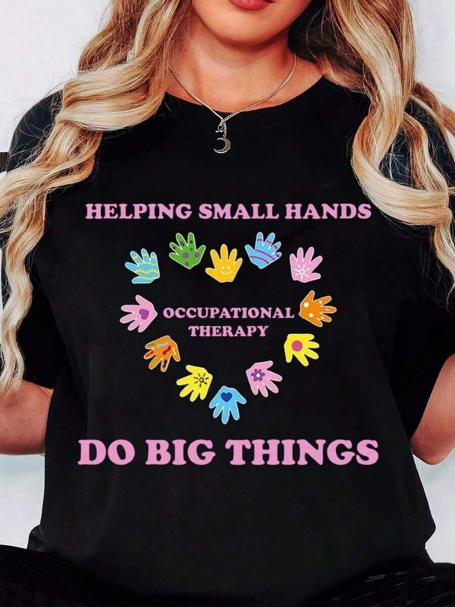 Camiseta de Terapia Ocupacional: Ayudando a Manos Pequeñas a Hacer Grandes Cosas, Estampado de Manos Coloridas para Terapeutas y Cuidadores - Negro - Ver 1