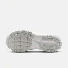耐克女士 W NIKE ZOOM VOMERO 5 休闲运动鞋，低帮 IB8929-100 - 米色 - 查看 3