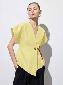 Chaqueta de mujer con cuello en V elegante, hombros anchos, bajo asimétrico, botones decorativos y mangas cortas, diseño minimalista y versátil para el uso diario - Amarillo - Ver 6