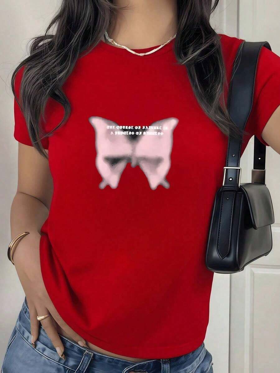 100% Cotton. Blurred Pink Butterfly Symbolizing Transformation And Freedom, Reflecting Hope In Soft Tones. Women's 100% Cotton T-Shirt With A Modern Cut. Women's Simple Solid Color T-Shirt, Loose And Slim Fit Casual Short Sleeve - 紅色的 - 查看 1