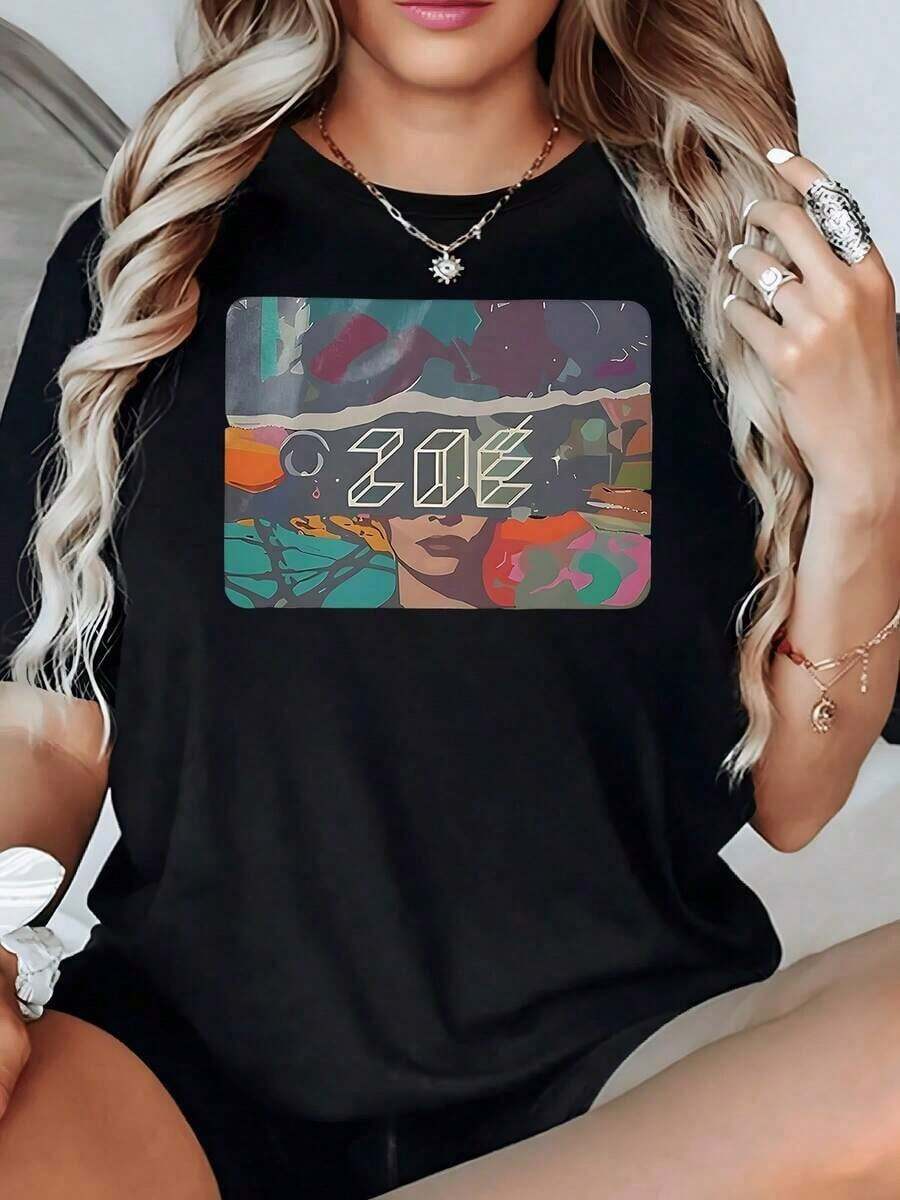 100% Cotton. Abstract Landscape With A Female Silhouette Surrounded By Vibrant Tones That Convey Energy And Creativity, Ideal For Free Spirits. Women's 100% Cotton 220g T-Shirt. Women's Simple Solid Color T-Shirt, Loose And Slim Fit Casual Short Sleeve - 黑色 - 查看 1