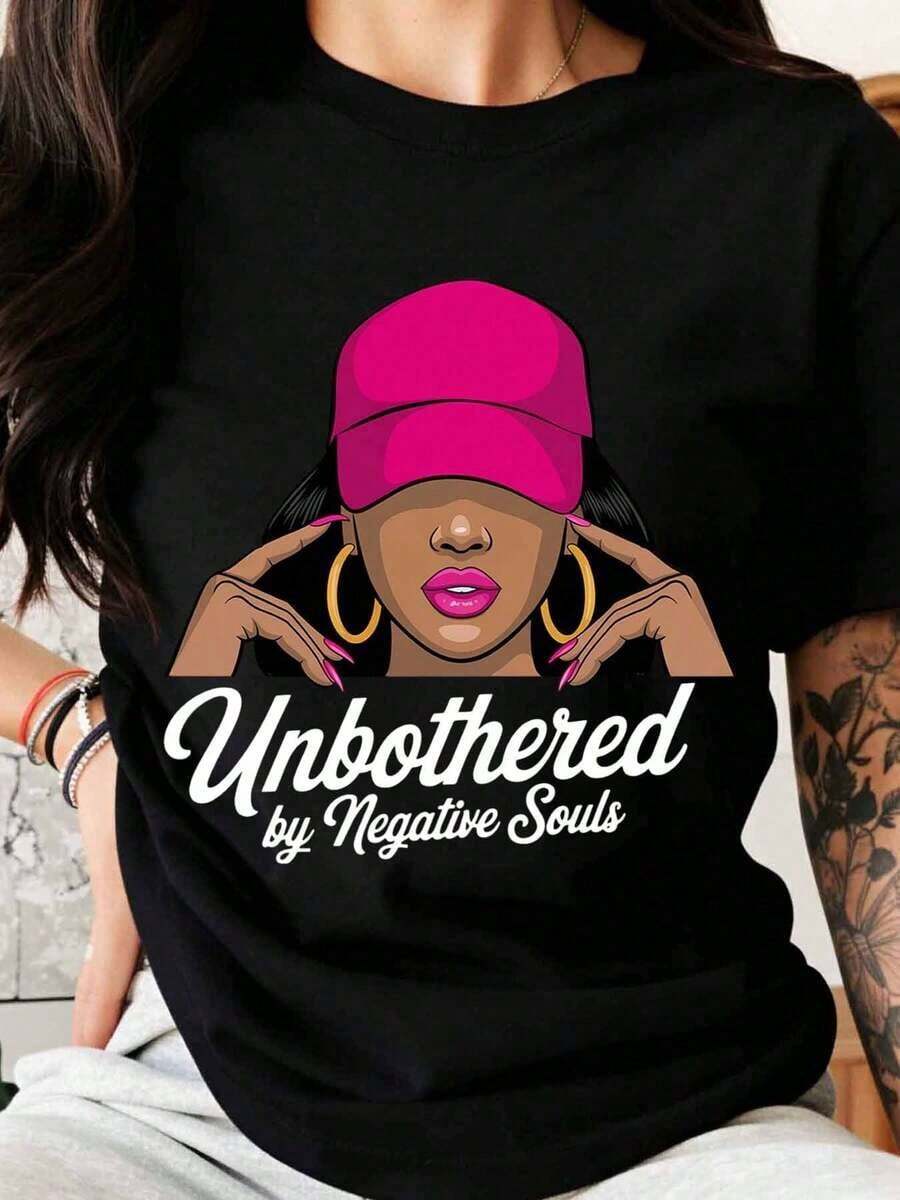 Women's Mexican Fashion Casual T-Shirt With A Bold Graphic Design Depicting A Confident Woman In A Pink Cap And Impactful Text, Unconcerned With Negative People, Perfect For Everyday Wear And Stylish Use, Ideal Gift For Strong And Independent Women. Summer Fashion Cotton T-Shirt - 黑色 - 查看 1