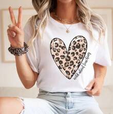 Leopard Heart Print Teaching T-Shirt, Casual Cotton T-Shirt, Soft Tops For Teachers, Funny Gifts For Pet Lovers, Wild About Teaching Print T-Shirt, Vintage Urban Style, Unisex, Cotton, Short Sleeve, Round Neck, Loose Fit. - 白色 - 查看 6