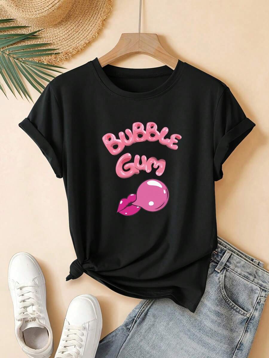 Women's T-Shirt - Regular Fit With Short Sleeves, Featuring A 2D Geometric Design Of Bubblegum And Pink Lips Blowing Bubbles. This Casual Short-Sleeved, Crew-Neck T-Shirt Is Suitable For All Seasons And Is Available In Various Colors And Sizes. It Boasts A Festive, Modern, And Retro Aesthetic, Breathable Material, And Fun Prints. - 黑色 - 查看 1