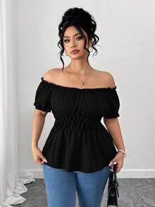 Blusa de manga corta con hombros descubiertos, volantes y estampado de flores de cerezo, de talla grande y diseño elegante.Corte de cintura minimalista y estilizador.Adecuada para el uso diario, citas, salidas y vacaciones. - Negro - Ver 3