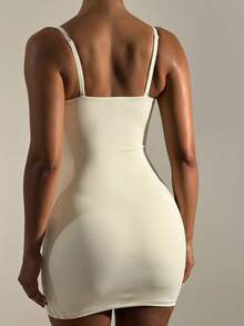 杏色心形領口細肩帶修身迷你洋裝，性感緊身夏季休閒洋裝 - 杏色 - 查看 2