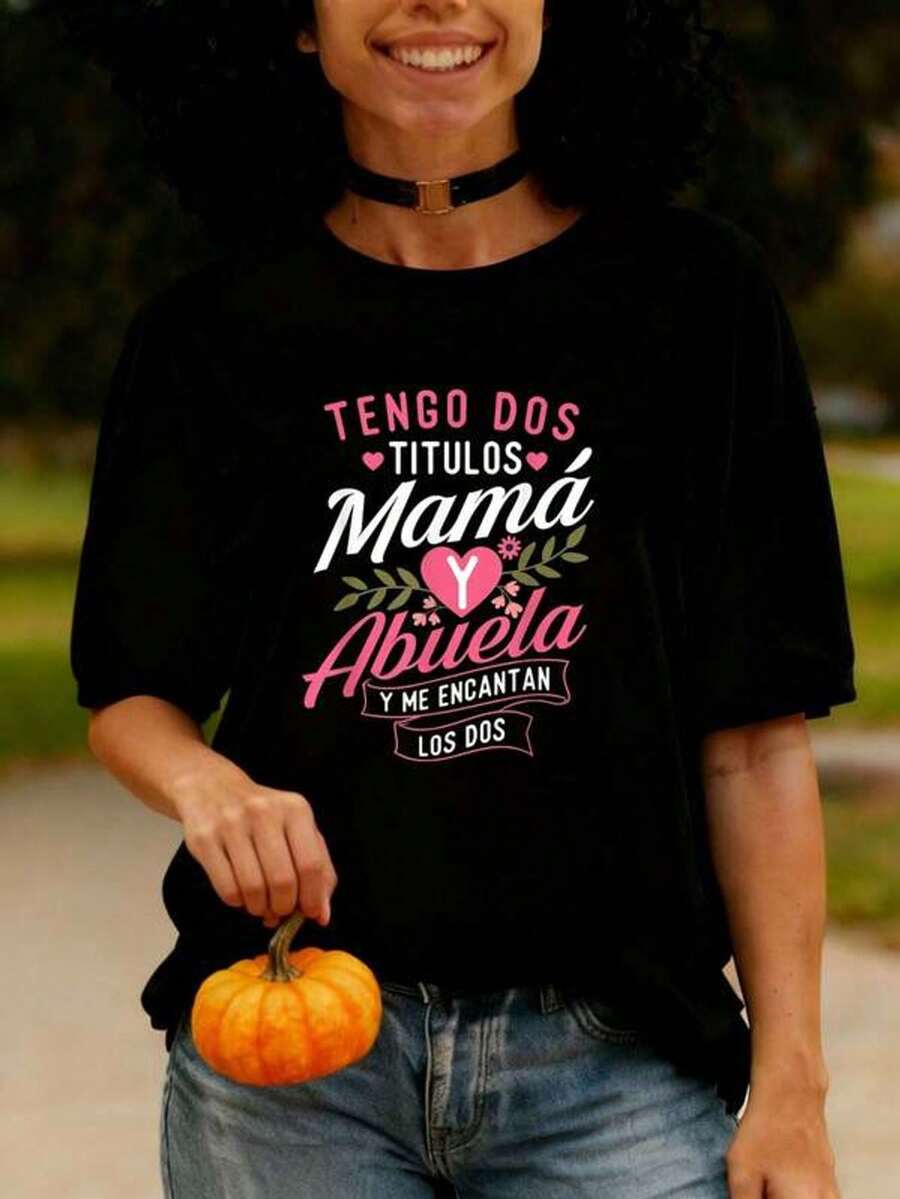 I Have Two Titles, Mom And Grandma, And I Love Them Both - Mom T-Shirt, Graphic Tees, Women's Crop Tops, Women's Summer Outfits, Summer Tops, T-Shirt - 黑色 - 查看 1