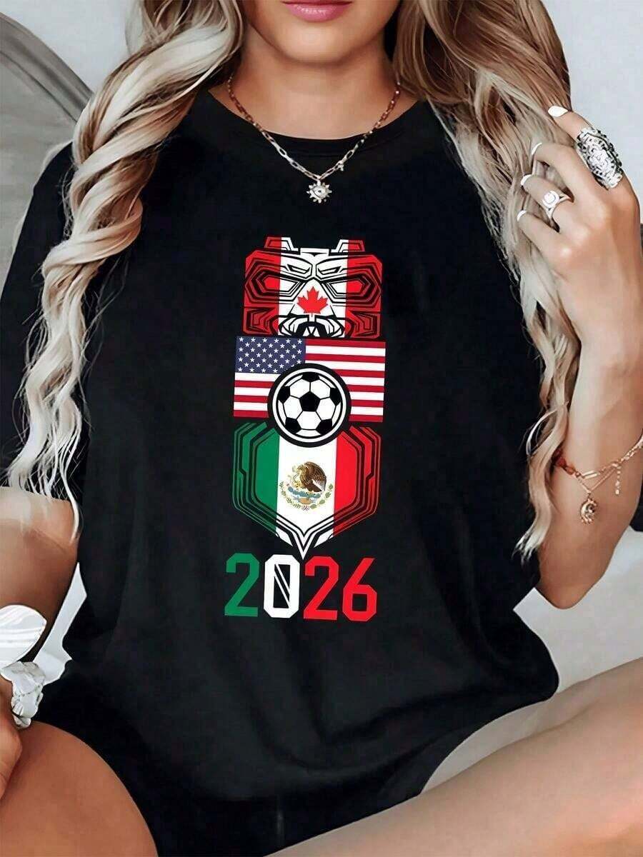 Women's Loose Printed T-shirtBandera fusionada de Canadá Estados Unidos y México con balón central que simboliza unión deportiva rumbo al mundial 2026 camia de mujer 100% algodóncamisas de mujer blusa Adecuado como regalo. playera de mujer. blusas>elegantes. boho chic,Top de mujer suave, transpirable y cómodo, ideal para primavera, verano y otoño, perfecto para vacaciones, viajes y uso diario. - Negro - Ver 1