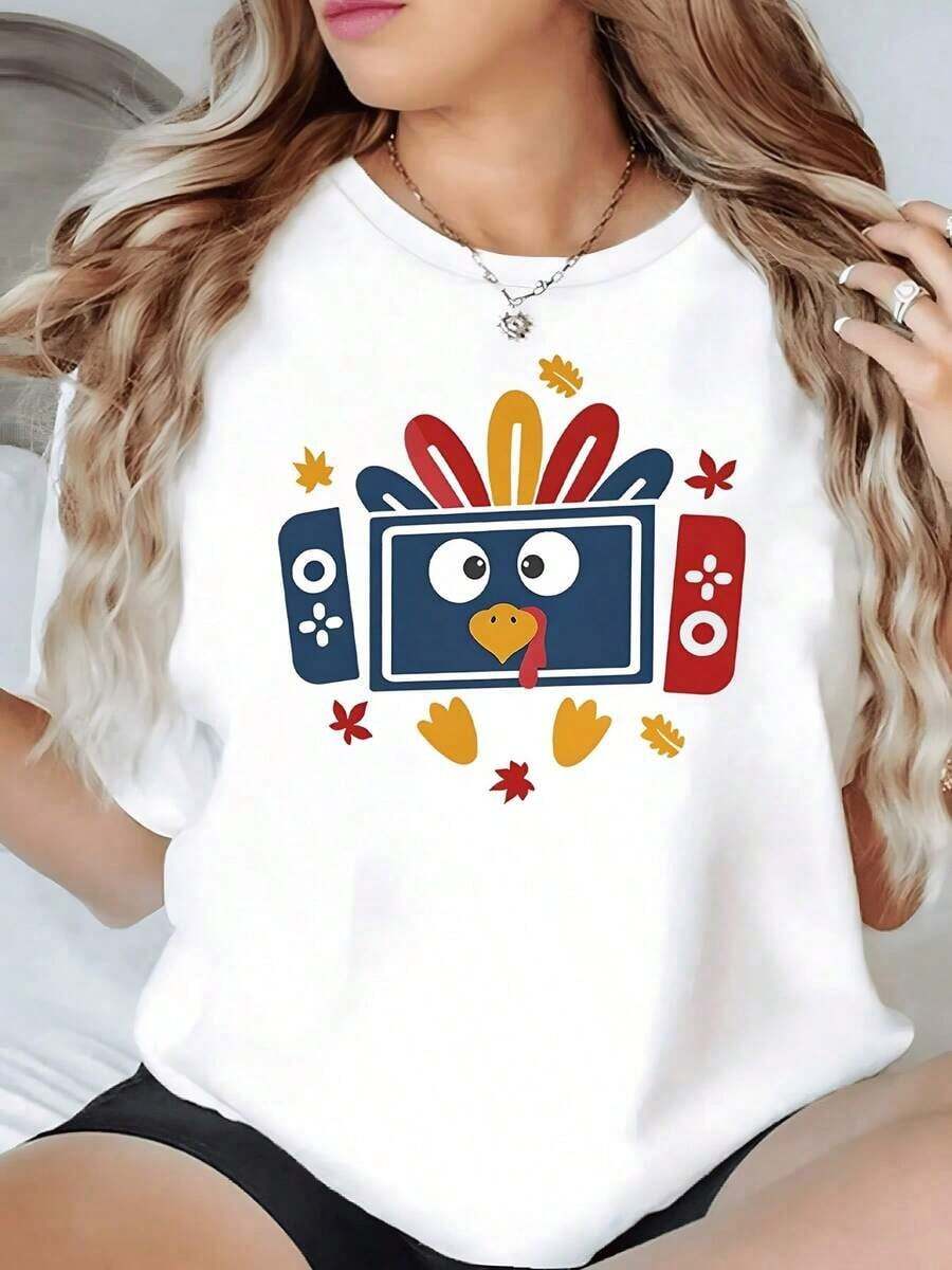 100% Cotton. The Print Features A Digital Turkey With Colorful Feathers Surrounded By Autumn Leaves, Symbolizing Fun And Gratitude With A Modern Touch. Women's 100% Cotton Soft And Comfortable T-Shirt For Everyday Wear. Women's Simple Solid Color T-Shirt, Loose And Slim Fit Casual Short Sleeve - 白色的 - 查看 1