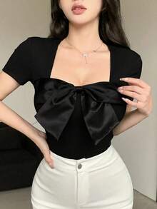 Camiseta ajustada de mujer con cuello cuadrado, decoración de lazo y manga corta, top lindo para el Día de San Valentín en verano - Negro - Ver 9