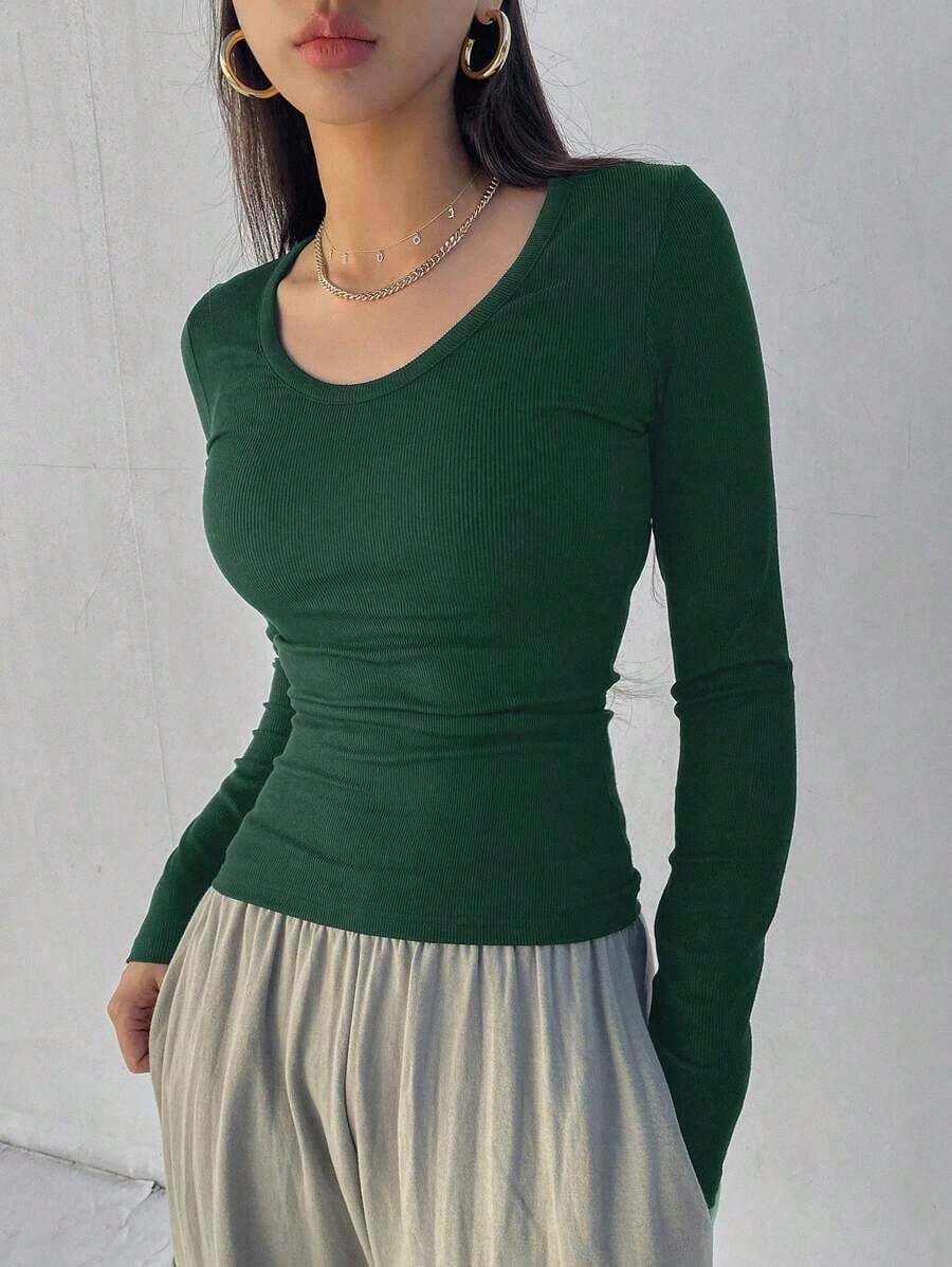 Camiseta de mujer de ajuste ceñido con cuello en U, ropa de otoño con mangas largas para mujer - Verde Oscuro - Ver 1