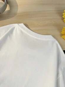 1 camiseta elegante para mujer con un diseño retro único, hecha de un material suave y cómodo 100% puro, con mangas cortas. Es una combinación de simplicidad y moda, perfecta para una elegancia informal. Imprescindible para las mujeres, especialmente durante las temporadas de festivales. 180g 100% algodón, los diseños están completamente impresos. Unisexo. - Blanco - Ver 3