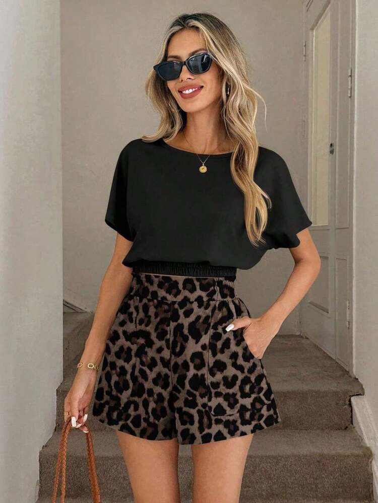 Conjunto de 2 piezas casual y elegante para primavera/verano con blusa de cuello redondo con estampado floral vintage y dobladillo recogido, y shorts con bolsillo con volante en la cintura - Multicolor 6 - Añade 5