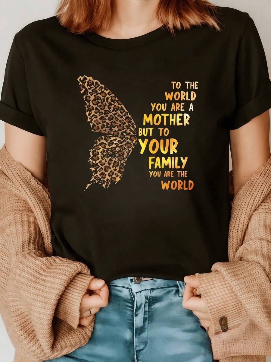 Butterfly Wings With A Leopard Pattern Symbolize Strength, Tenderness, And A Mother's Unconditional Love For Her Family. A Warm And Elegant Representation Of A Modern, Casual Women's T-Shirt. - 黑色 - 查看 1