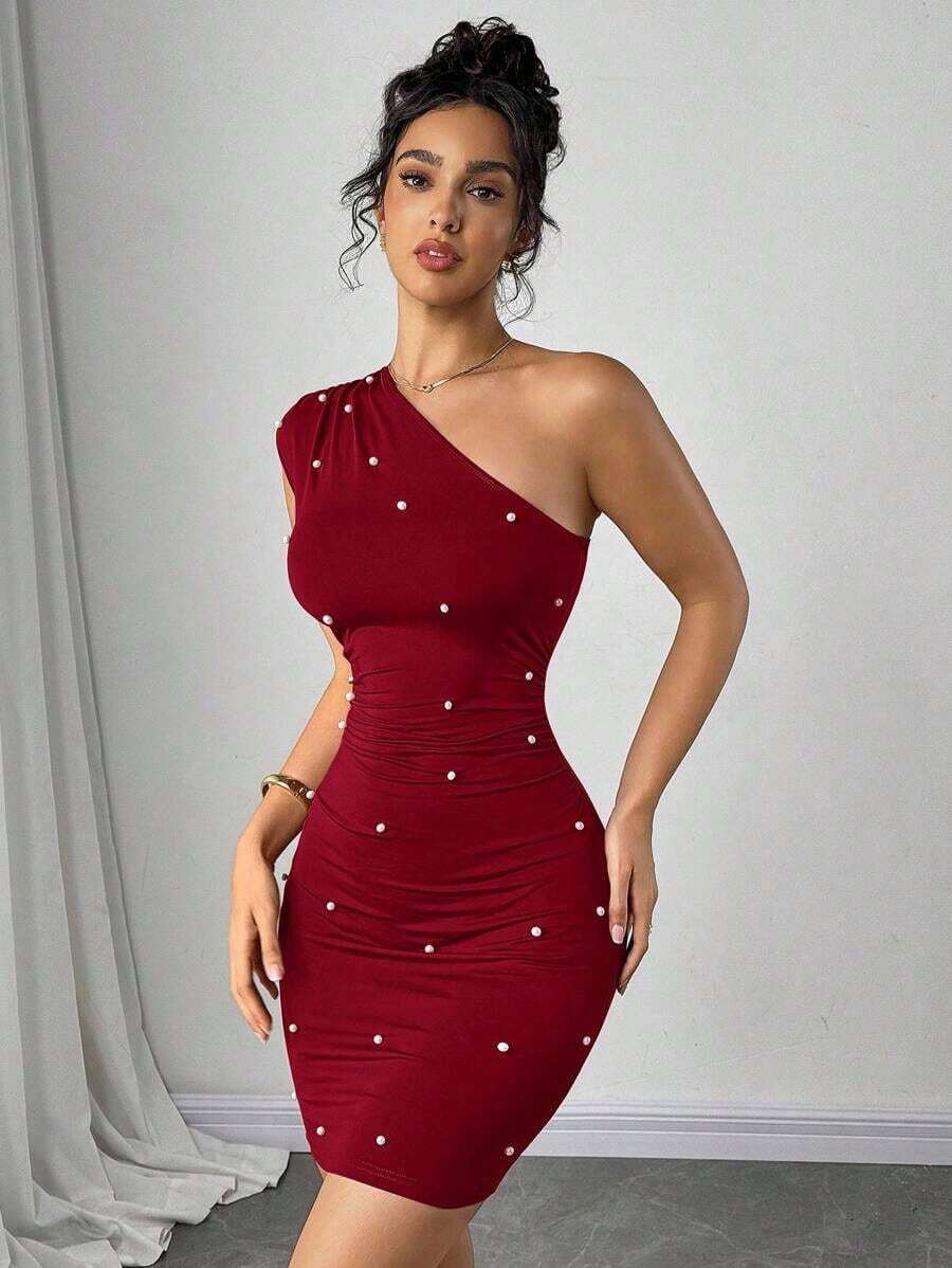Vestido corto de mujer con decoración de perlas falsas, unicolor y hombro asimétrico - Burdeos - Ver 1