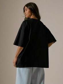 Women's Loose-Fitting T-Shirt With A Round Neck And Exquisite Print. Soft And Breathable Fabric, Comfortable To Wear, And Short Sleeves. Casual And Relaxed Fit, Versatile Style. Made From High-Quality 100% Pure Cotton (200 G). - 黑色 - 查看 3