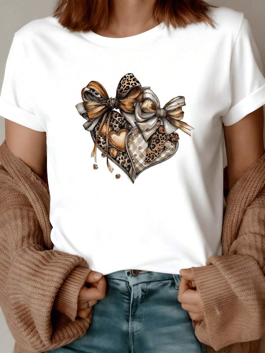 Heart Formed By Elegant Ribbons With Beige And Gold Tones And An Animal Print Symbolizing Tenderness, Strength, Unity, And Sincere Love, Full Of Feminine Details And Modern Charm. Comfortable Casual Women's T-Shirt For Everyday Wear - 白色 - 查看 1