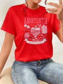 The Print Features A Magical Love Potion Called Amortentia Surrounded By Sweet Hearts, Flowers, And Fantasy Symbols That Evoke Emotion, Romance, And Mystical Charm. Women's 100% Cotton Casual T-Shirt, Comfortable And Charming For Everyday Wear. - 紅色 - 查看 1