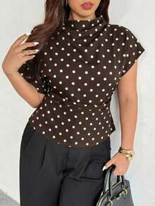 Blusa ajustada con cuello fruncido, manga asimétrica y cintura fruncida con estampado de lunares marrones.Adecuada para ir a trabajar, estilo vintage, elegante, para usar en las cuatro estaciones y para vacaciones en la Riviera Francesa - Marrón - Ver 3