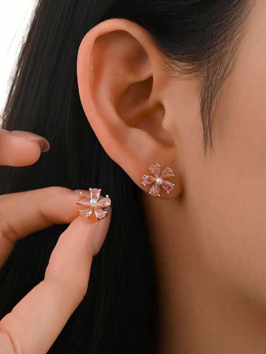 一对S925纯银锆石花朵耳钉,简约优雅百搭,适合女性日常、上学、通勤佩戴,也是送给同学、姐妹、女儿或生日的理想礼物。 - 花朵1 - 查看 1