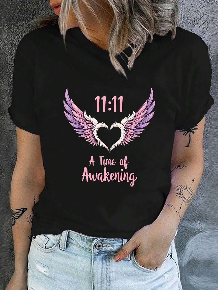 Camiseta Deportiva Casual para Mujer - Camiseta Negra de Cuello Redondo con Diseño de Corazón Alado en Rosa y Púrpura. Elástica, Lavable aáquina y Confortable, Perfecta para Usar en Todas las Estaciones. - Negro - Ver 1