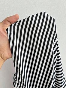 Vestido tipo camisa sin mangas a rayas azul de talla grande, cintura entallada, versátil y elegante - Blanco y Negro - Ver 7