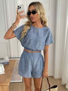 Conjunto de 2 piezas casual y elegante para primavera/verano con blusa de cuello redondo con estampado floral vintage y dobladillo recogido, y shorts con bolsillo con volante en la cintura - Azul - Ver 6