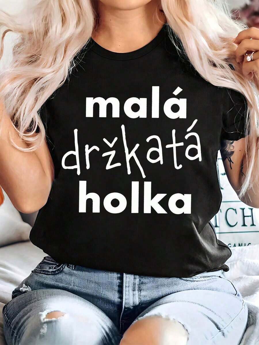 Plus Size Women's Plus Size T-Shirt With Czech Phrase "Malá Dřátá Holka" - Cute Funny Letter Print, Short Sleeve, Round Neck, Plus Size Casual Blouse For Spring And Summer (Machine Washable) - 黑色 - 查看 1