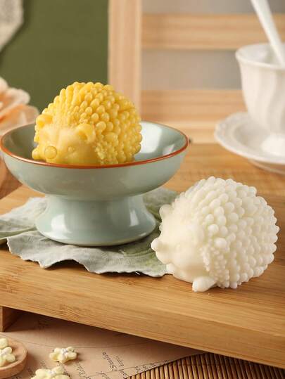 1pc Cute Hedgehog Candle Mold, Silicone Material, Multifunctional DIY Handmade Mold For Resin, Epoxy Resin, Candle, Soap And Christmas Decorations, Holiday Gifts, Home Decor, Flexible And Reusable Mold, Ideal For Bath Bomb Spheres