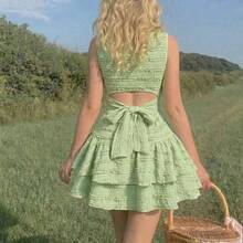MOD Vestido corto verde con cuello redondo, espalda descubierta, tirantes con lazo y dobladillo de doble capa - Verde - Ver 6