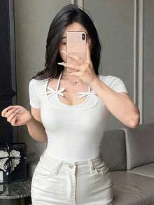 Camiseta de manga corta ajustada casual y sexy con decoración de lazo halter para mujer - Blanco - Ver 5