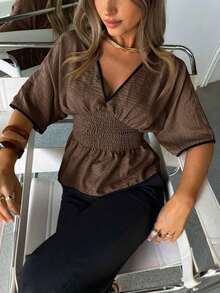 Blusa casual de mujer con cuello en V profundo, ribete de contraste, cintura fruncida, manga corta, adecuada para vacaciones y playa - Café integral - Ver 7